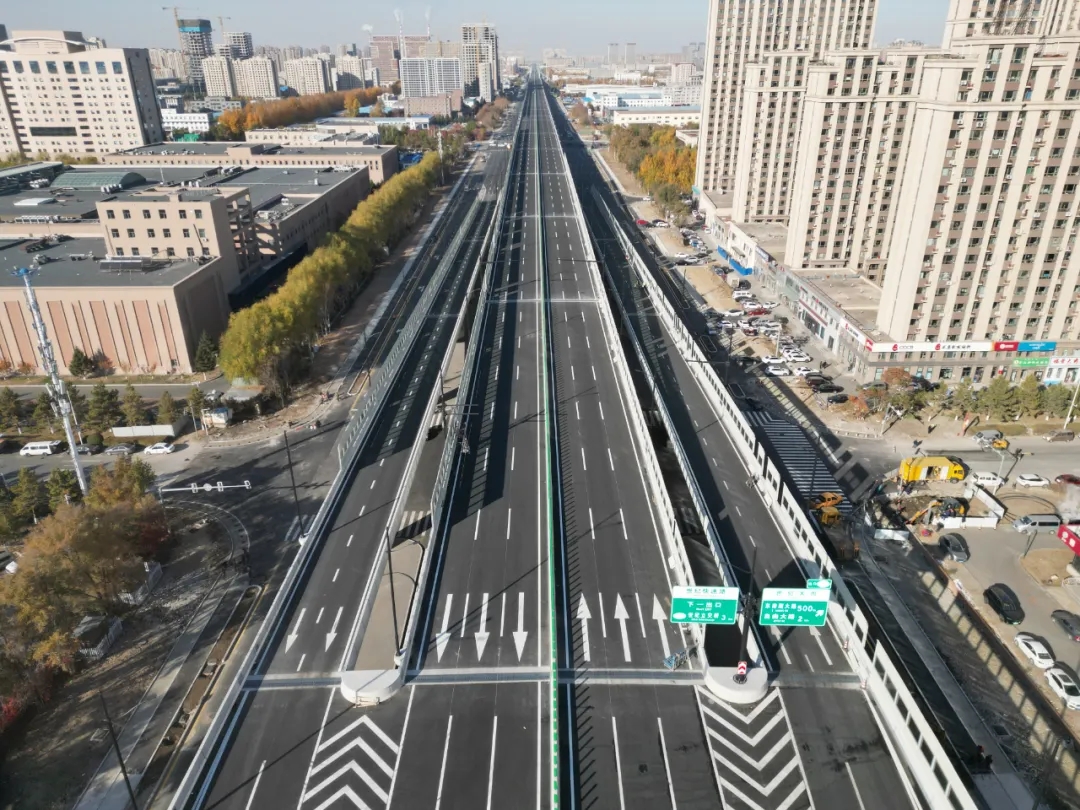 龙腾虎跃�q�新�q?奋楫逐梦谱华���——�Q青奎�ȝ��理新春致�?>

                    <div   id=